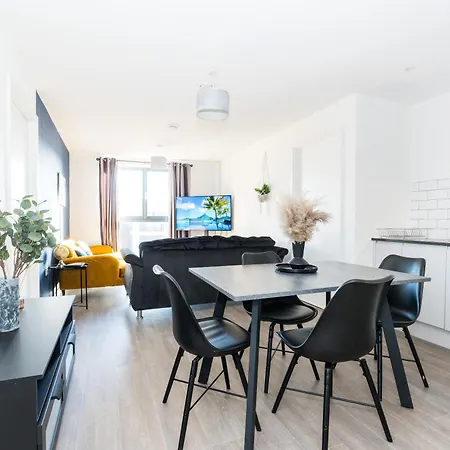 Apartment Morden 2 Bed - Old Trafford