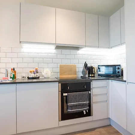 Morden 2 Bed - Old Trafford Apartament