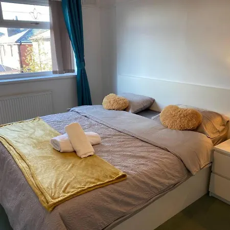 Holiday home The Gold- Away From Manchester