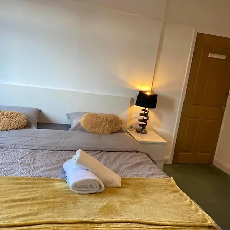 Holiday home The Gold- Away From Manchester
