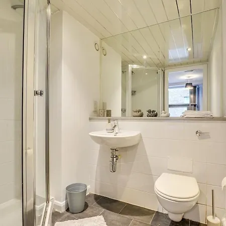 Cozy Escape In Centre Apartment