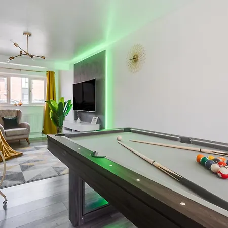 Ferienhaus Spacious 5br - Coop Live & Etihad - Pool Table Manchester