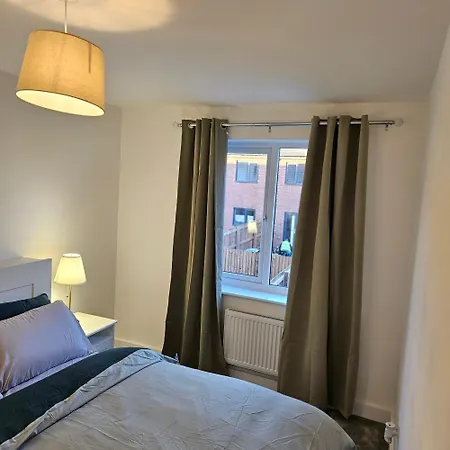 2 Bed House In Manchesrer *