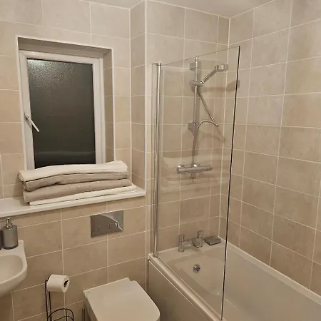2 Bed House In Manchesrer * Mánchester
