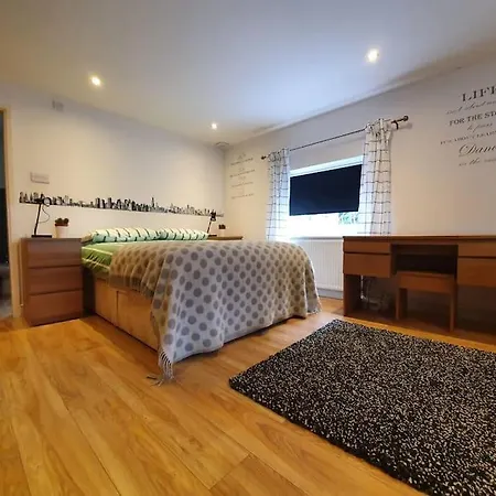 Amazing Flat In The Middle Of The Golf Course Apartment Manchester