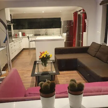 Apartment Amazing Flat In The Middle Of The Golf Course Manchester