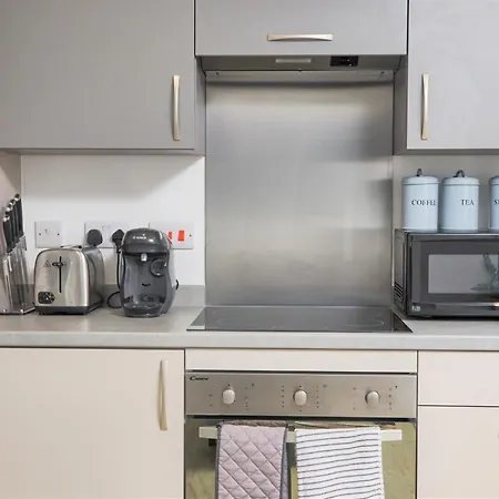 The Salford Quay, Warm & Beautiful With Hyper Fast Wifi & Great Views! *