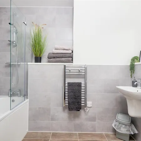 The Salford Quay, Warm & Beautiful With Hyper Fast Wifi & Great Views! Apartment *