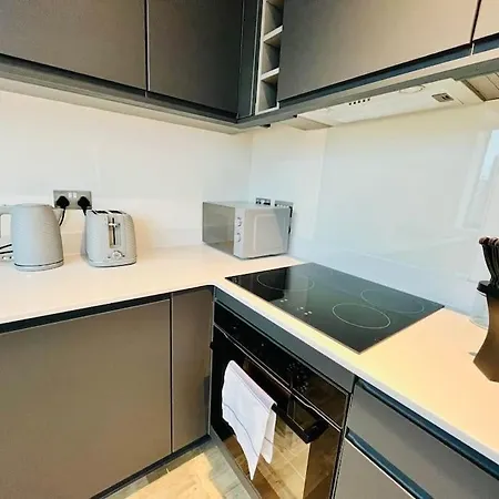 Apartment Cozy And Modern 1 Bed In Prime Location *