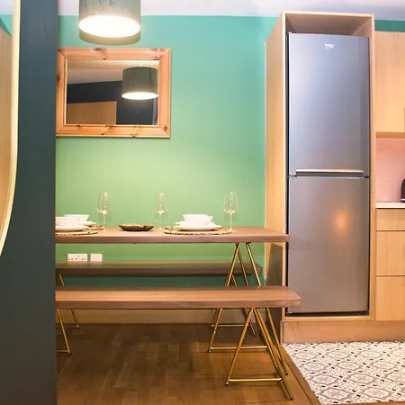Spacious Centre - Free Parking - Ao Arena Apartment *