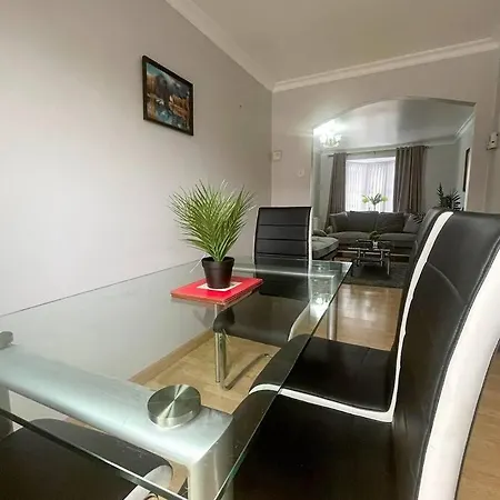 Free Parking - Close To Centre Holiday home Manchester