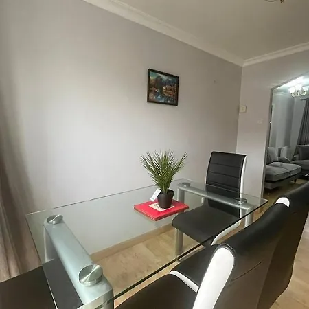 Free Parking - Close To Centre Holiday home