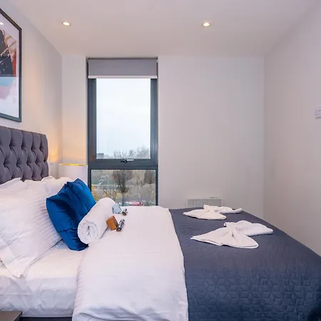 Cosy 1 Bed - Perfect For Long By Valore Services *