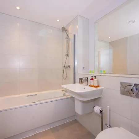 Cosy 1 Bed - Perfect For Long By Valore Services