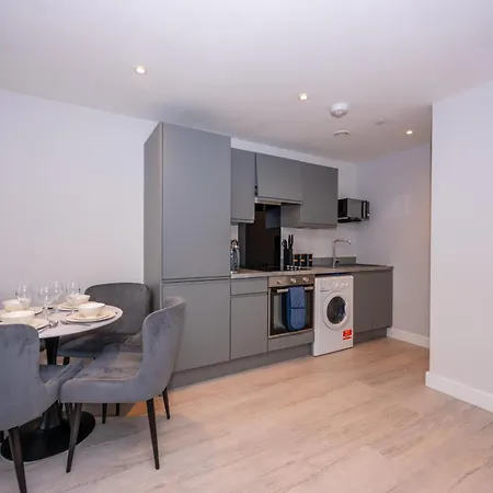 Cosy 1 Bed - Perfect For Long By Valore Services Apartment Manchester