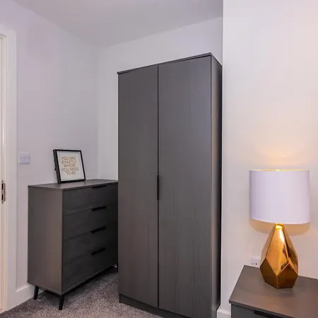 Apartment Cosy 1 Bed - Perfect For Long By Valore Services *