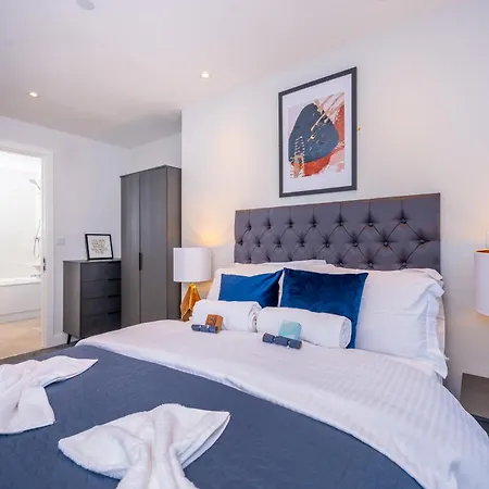 Cosy 1 Bed - Perfect For Long By Valore Services Apartment