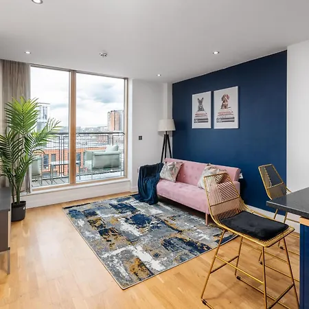 Luxury Penthouse - Private Balcony - City Views