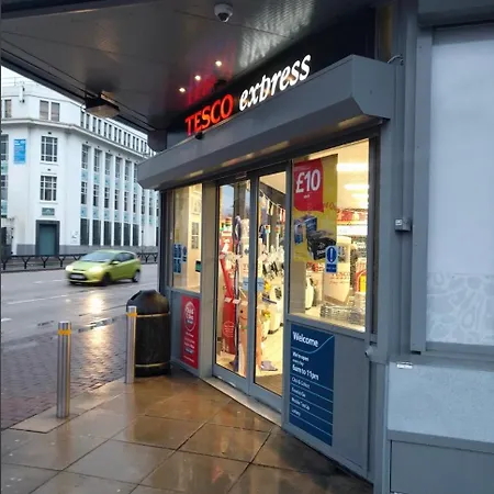 Avalora Short Lets & Serviced Accommodation - 2Bed & 2Baths Ensuite, Parking, Balcony, Wi-Fi, Netflix, Media City * Μάντσεστερ