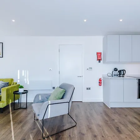 Hilltop Serviced - Salford Quays