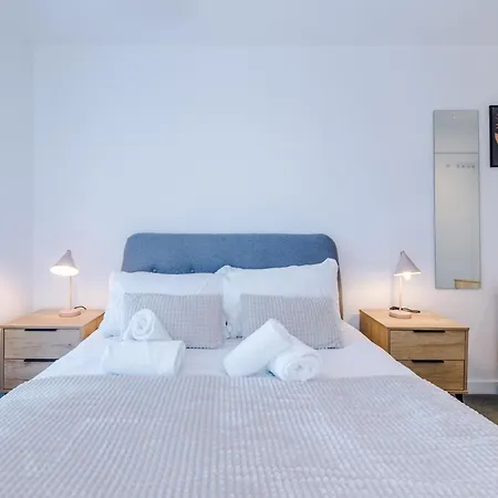 Hilltop Serviced - Salford Quays Apartment Manchester