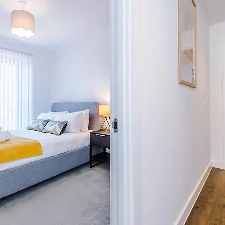Hilltop Serviced - Salford Quays Apartment Manchester