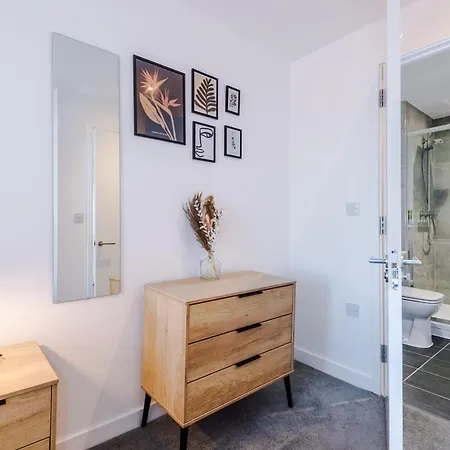 Hilltop Serviced - Salford Quays Manchester