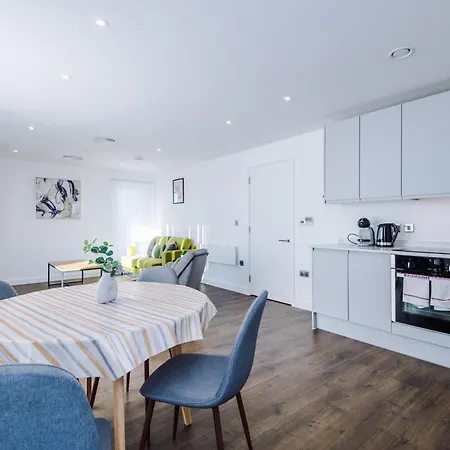 Hilltop Serviced - Salford Quays Apartment *