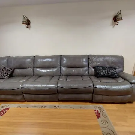 Dobcross Close * Manchester