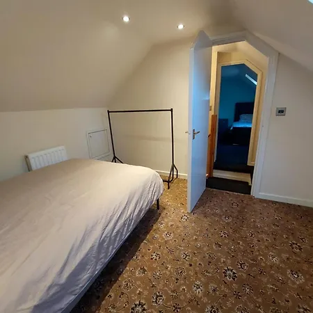 Dobcross Close * Manchester