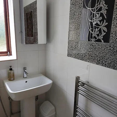 Dobcross Close * Manchester