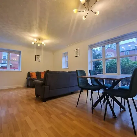 Free Parking: Perfect City Centre Flat