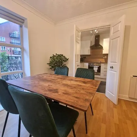 Free Parking: Perfect City Centre Flat