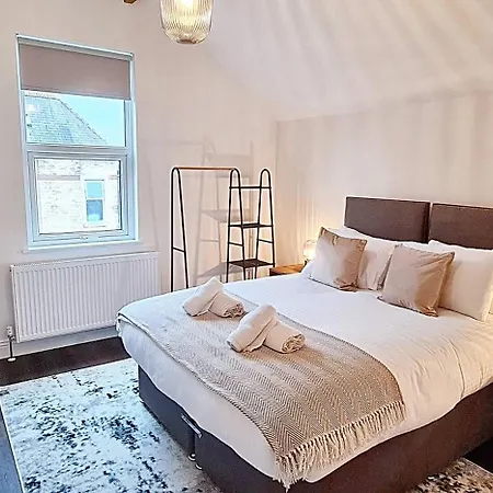 Stunning Luxury Spacious - 5 Bedrooms - Rest & Recharge In * マンチェスター