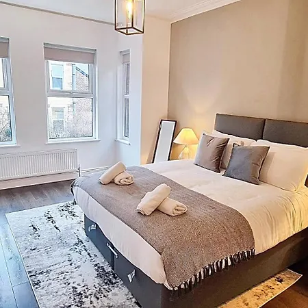 Stunning Luxury Spacious - 5 Bedrooms - Rest & Recharge In Mánchester