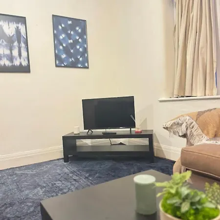 Didsbury Gem ! Free Onsite Parking ! Stylish & Holiday home *