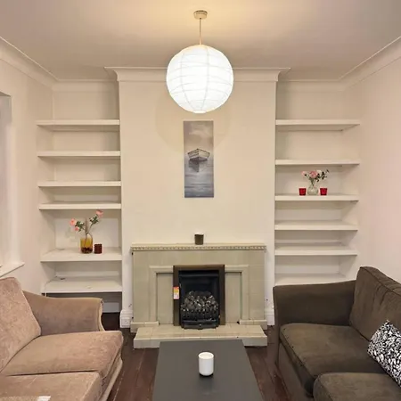 Didsbury Gem ! Free Onsite Parking ! Stylish & * Manchester