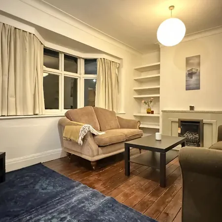 Didsbury Gem ! Free Onsite Parking ! Stylish & Holiday home