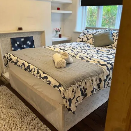 Holiday home Didsbury Gem ! Free Onsite Parking ! Stylish & *