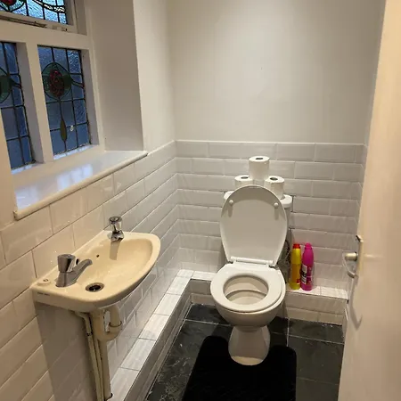 Didsbury Gem ! Free Onsite Parking ! Stylish & *