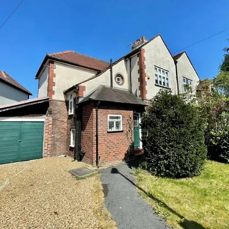 Didsbury Gem ! Free Onsite Parking ! Stylish & Holiday home *