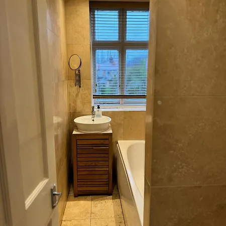 Didsbury Gem ! Free Onsite Parking ! Stylish & Holiday home *