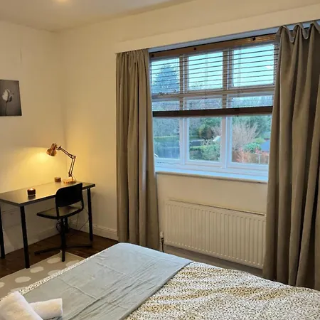Didsbury Gem ! Free Onsite Parking ! Stylish & Holiday home