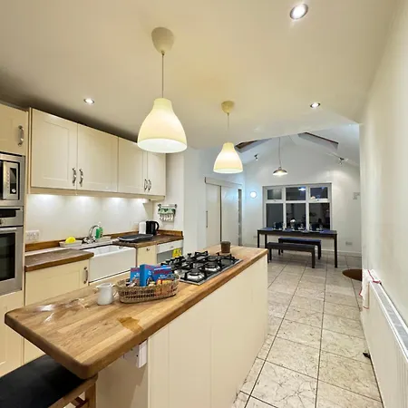 Didsbury Gem ! Free Onsite Parking ! Stylish & Holiday home Manchester