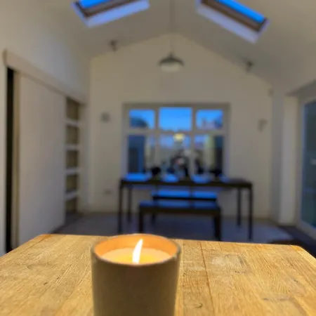 Didsbury Gem ! Free Onsite Parking ! Stylish & Holiday home *