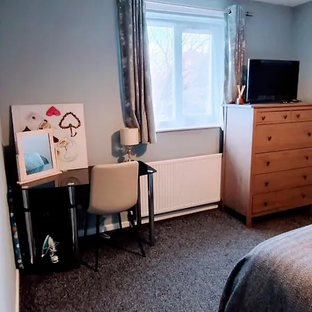 Spacious House In * Manchester