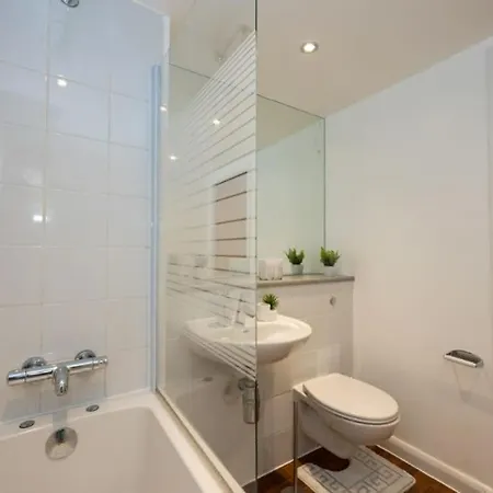 Stylish Northern Quarter 2bed, Free Parking, Wi-fi, Sleeps 4, Central Location, Long Term Disc Μάντσεστερ