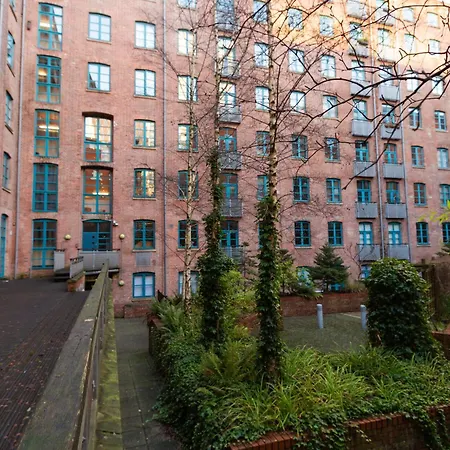 Two Bed In Converted Centre Mill * Манчестер