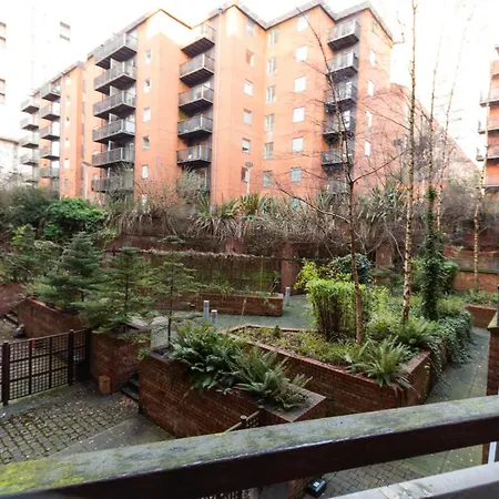 Two Bed In Converted Centre Mill Apartmán