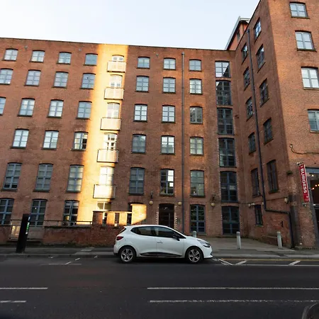 Two Bed In Converted Centre Mill * Manchester